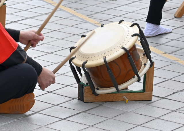 和太鼓初心者】締太鼓の基本。簡単練習パターンはコレ！ - 和太鼓の 